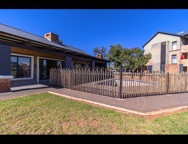 2 BEDROOM APARTMENT FOR SALE IN POMONA